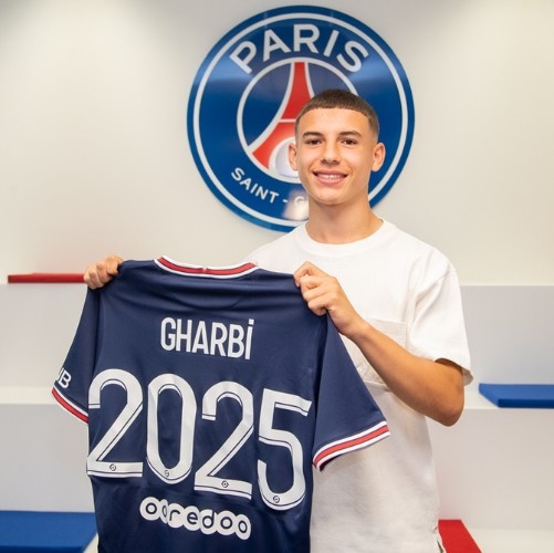 官方：18岁小将加尔比与巴黎签下生涯首份职业合同，至2025年